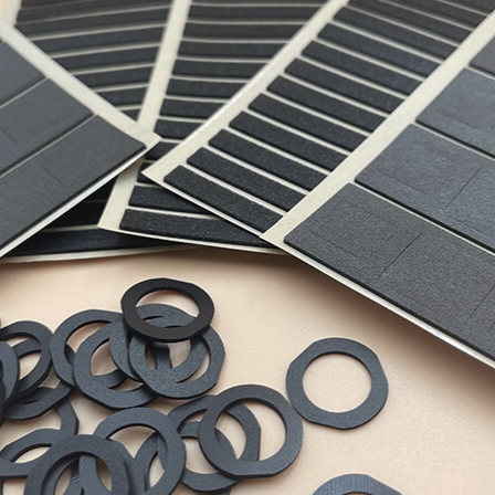 Dimensionally stable PET-supported and differential silicone-acrylic adhesive laminated onto silicone foam